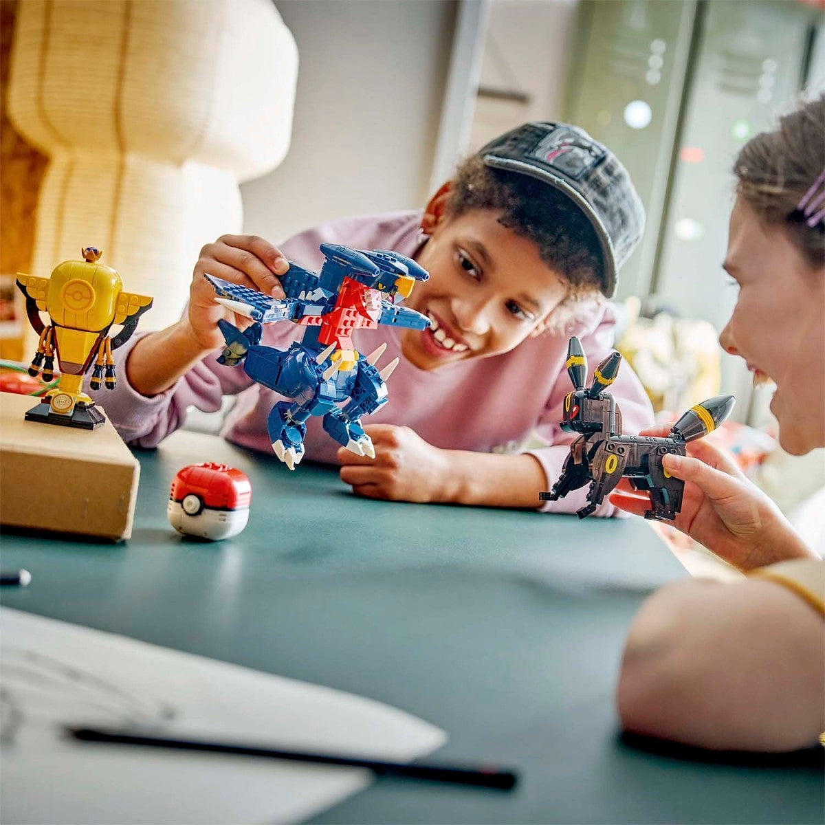 LEGO® Pokémon™ SMART Play™: Umbreon Vs. Garchomp Championship Battle