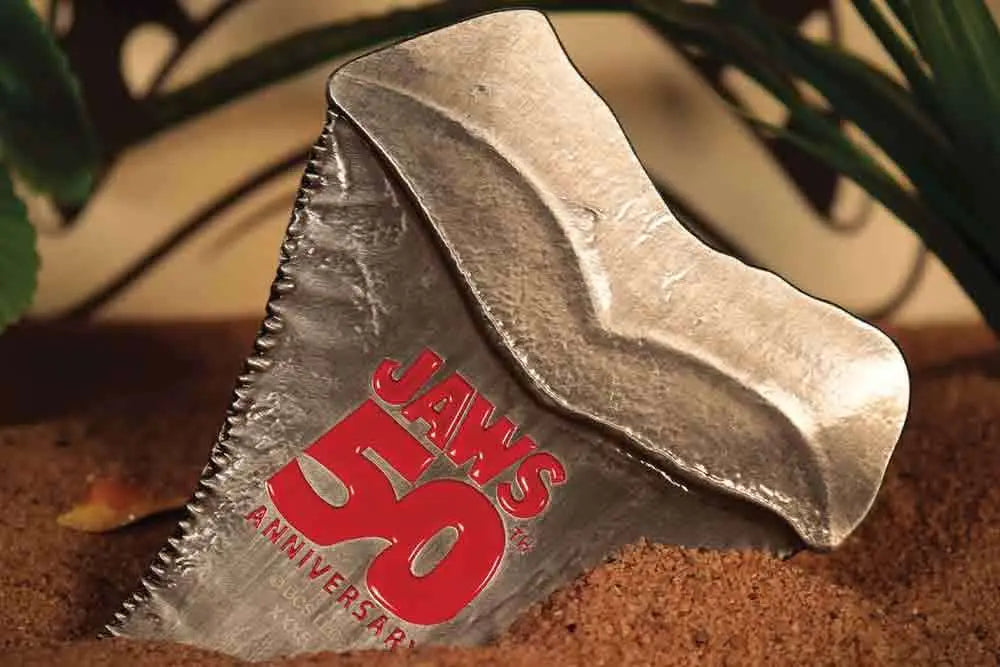 JAWS 50TH ANNIVERSARY SHARK TOOTH MEDALLION FANATTIK