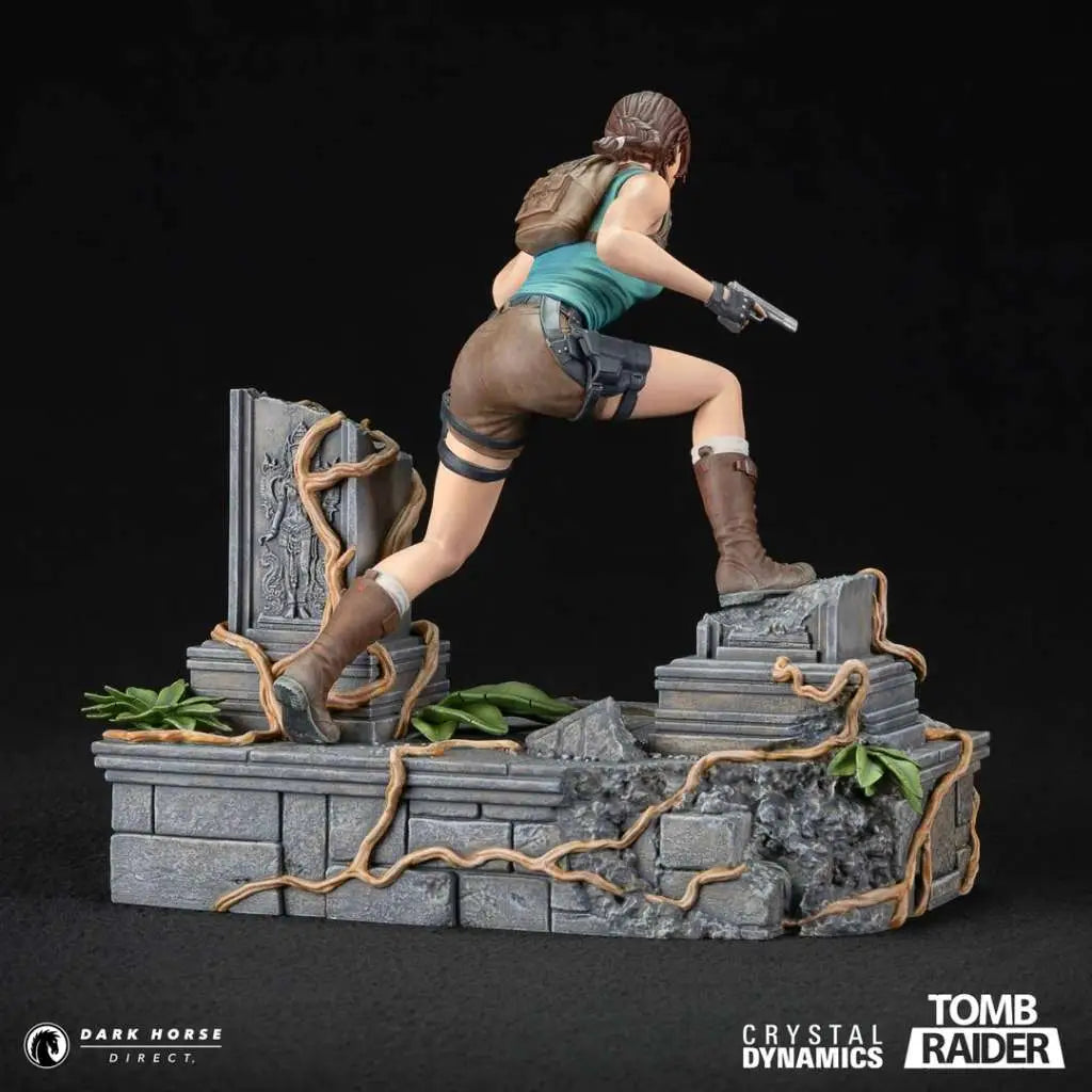 TOMB RAIDER LARA CROFT 24CM PVC STATUE DARK HORSE TOYS