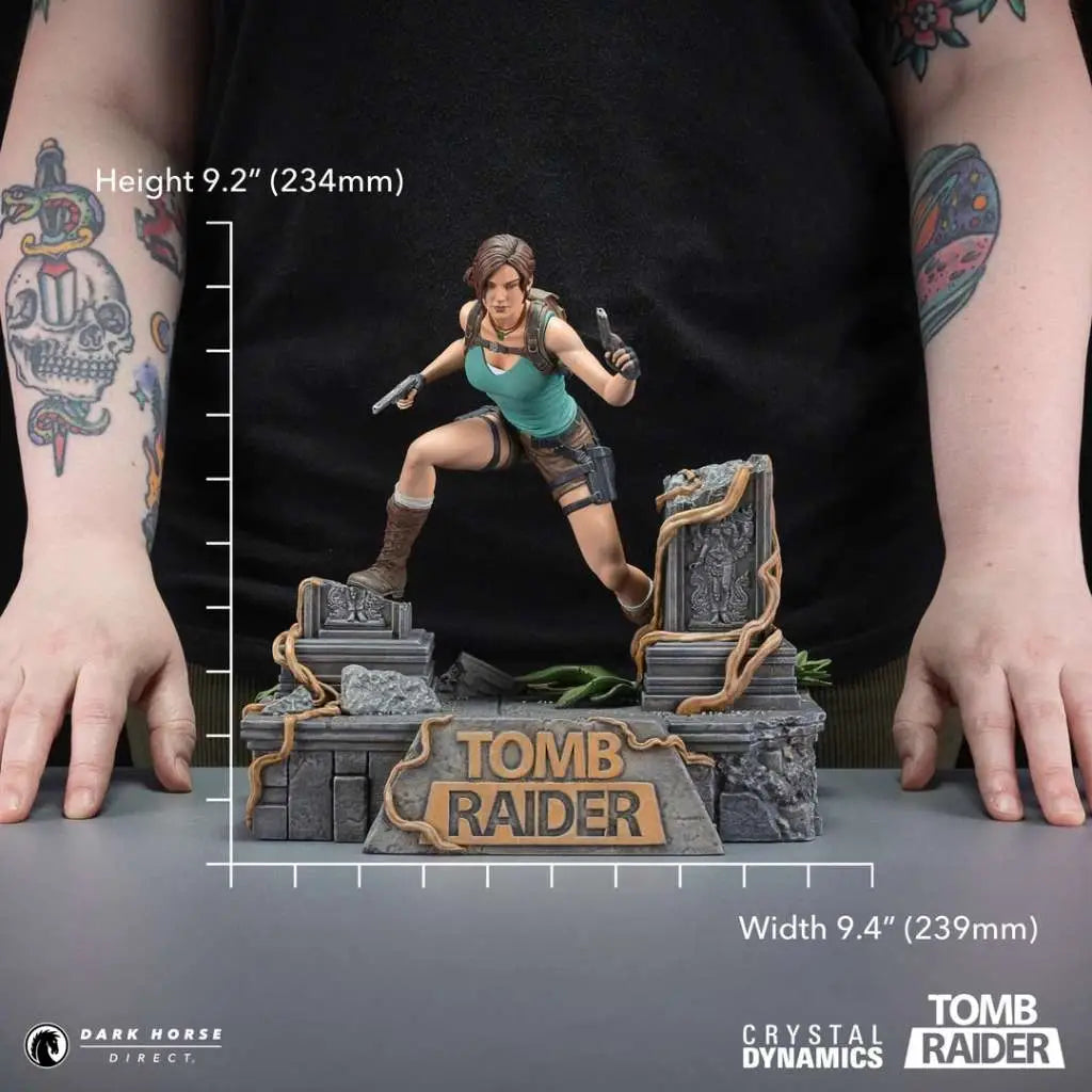 TOMB RAIDER LARA CROFT 24CM PVC STATUE DARK HORSE TOYS