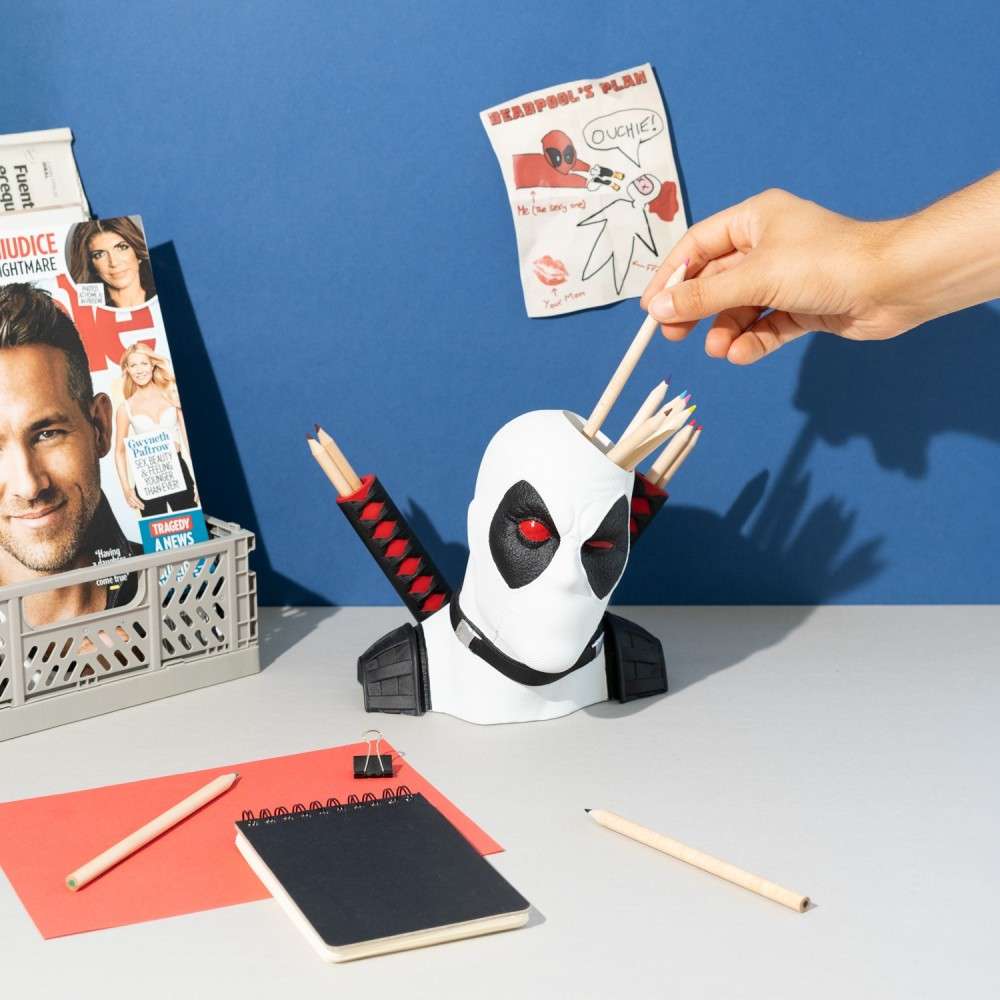 MARVEL DEADPOOL TRAJE X FORCE PEN HOLDER GRUPO ERIK