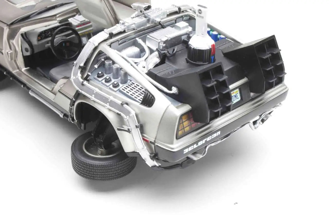 BACK TO THE FUTURE 2 DE LOREAN DIE-CAST 1:18 SCALE MODEL SUNSTAR