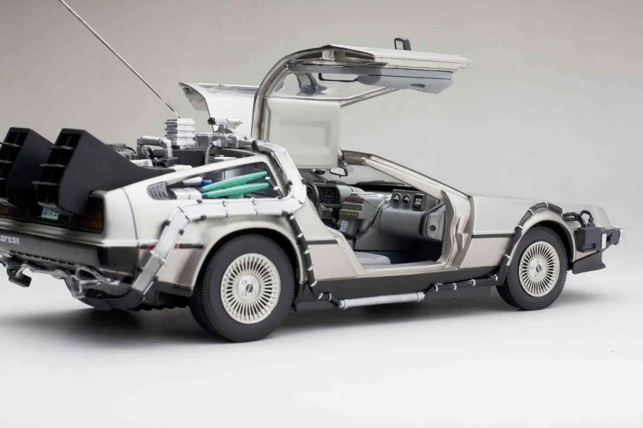 BACK TO THE FUTURE DE LOREAN DIE-CAST 1:18 SCALE MODEL SUNSTAR