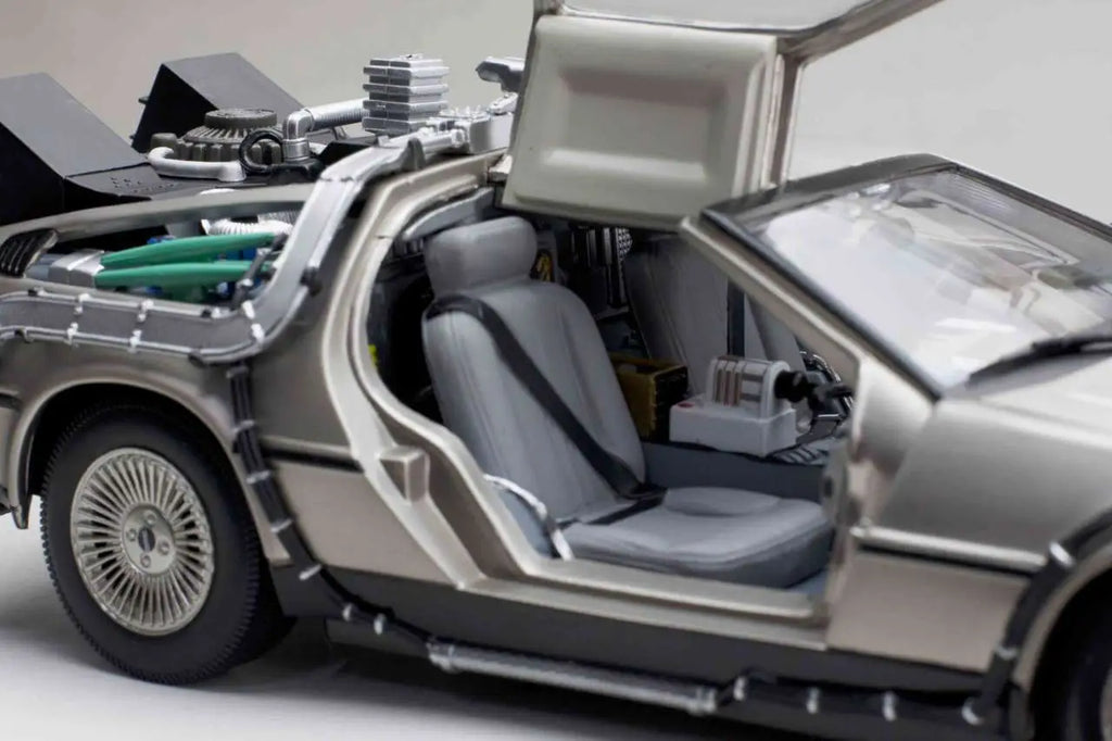 BACK TO THE FUTURE DE LOREAN DIE-CAST 1:18 SCALE MODEL SUNSTAR