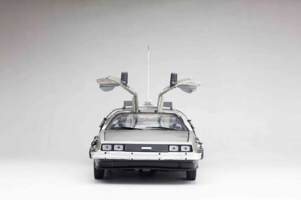 BACK TO THE FUTURE DE LOREAN DIE-CAST 1:18 SCALE MODEL SUNSTAR