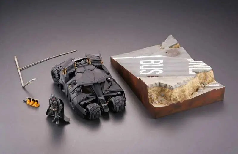 THE DARK KNIGHT TRILOGY LEGACY BATMOBILE TUMBLER IN GOTHAM CITY DIORAMA KAIYODO