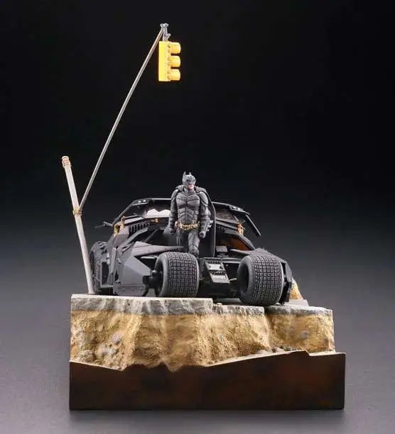 THE DARK KNIGHT TRILOGY LEGACY BATMOBILE TUMBLER IN GOTHAM CITY DIORAMA KAIYODO
