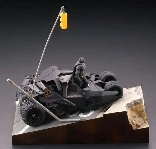 THE DARK KNIGHT TRILOGY LEGACY BATMOBILE TUMBLER IN GOTHAM CITY DIORAMA KAIYODO
