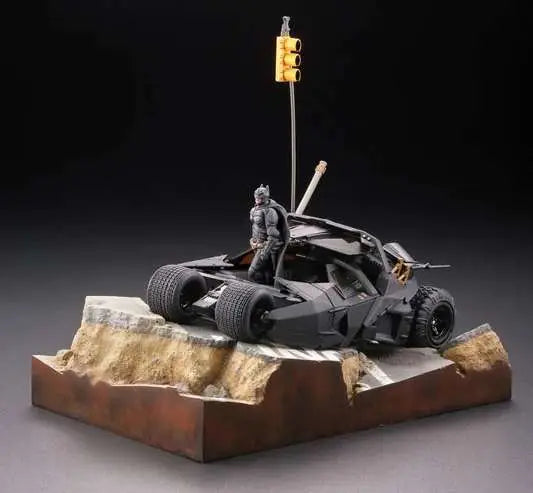 THE DARK KNIGHT TRILOGY LEGACY BATMOBILE TUMBLER IN GOTHAM CITY DIORAMA KAIYODO