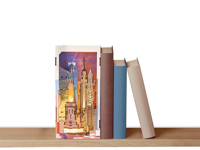 NEW YORK TINY ADVENTURES BOOK NOOK REVELL