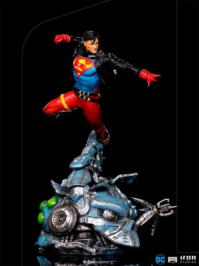 SUPERBOY DELUXE 1/10 ART STATUE IRON STUDIOS