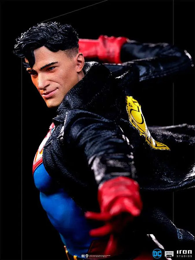 SUPERBOY DELUXE 1/10 ART STATUE IRON STUDIOS