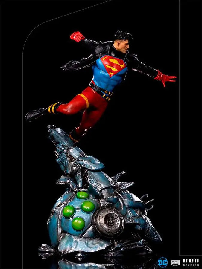 SUPERBOY DELUXE 1/10 ART STATUE IRON STUDIOS