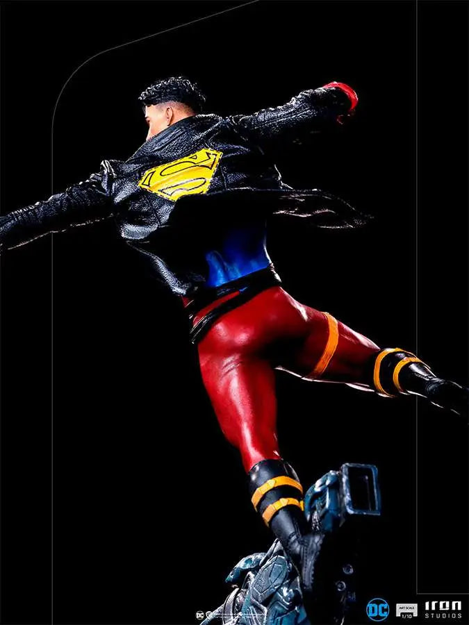 SUPERBOY DELUXE 1/10 ART STATUE IRON STUDIOS
