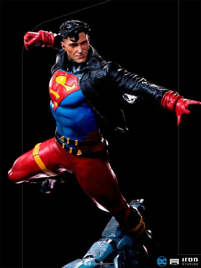 SUPERBOY DELUXE 1/10 ART STATUE IRON STUDIOS