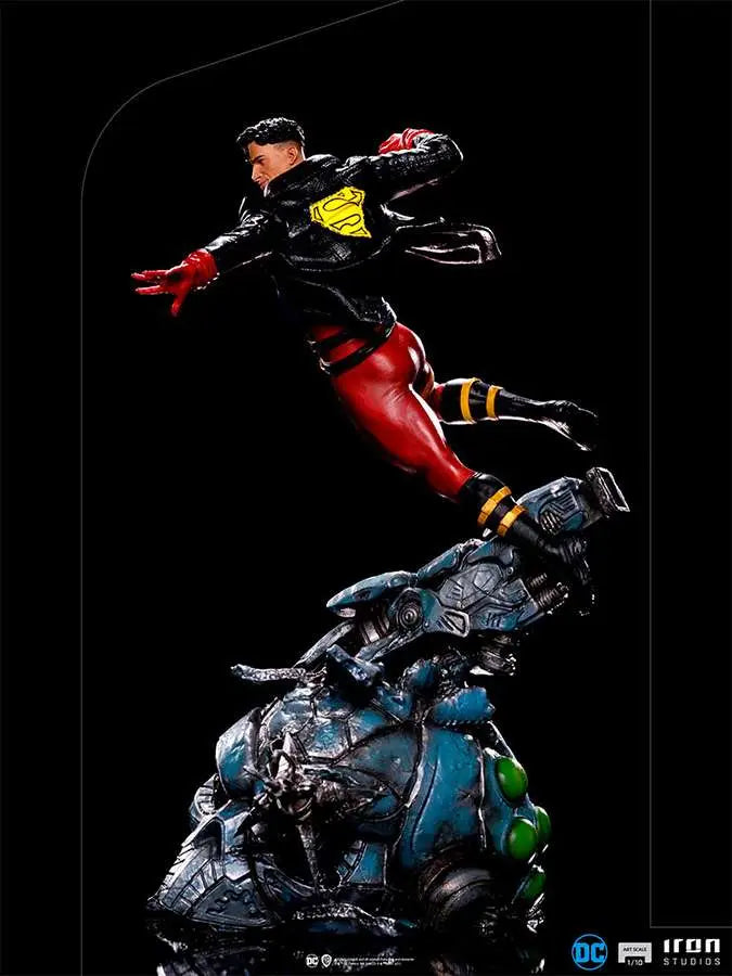 SUPERBOY DELUXE 1/10 ART STATUE IRON STUDIOS