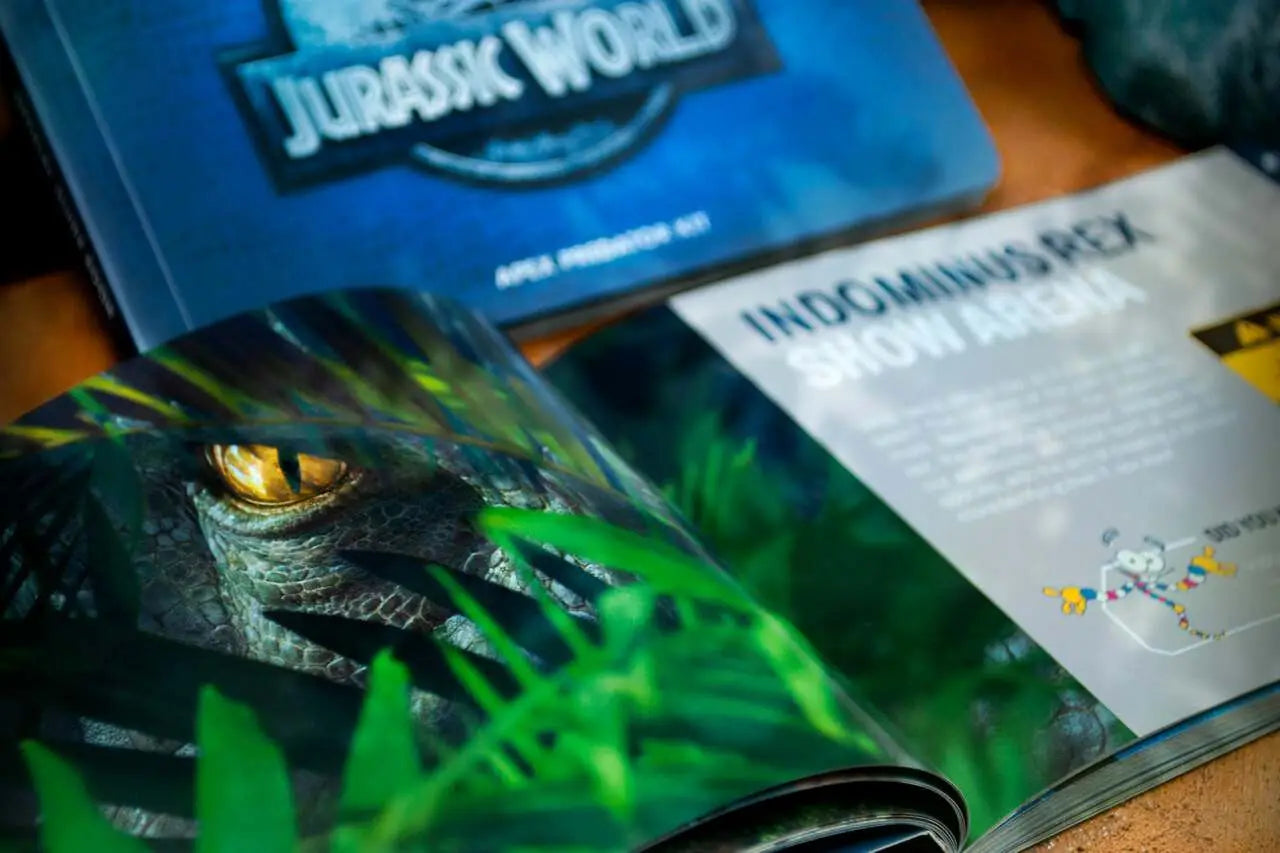 JURASSIC WORLD APEX PREDATOR KIT DOCTOR COLLECTOR