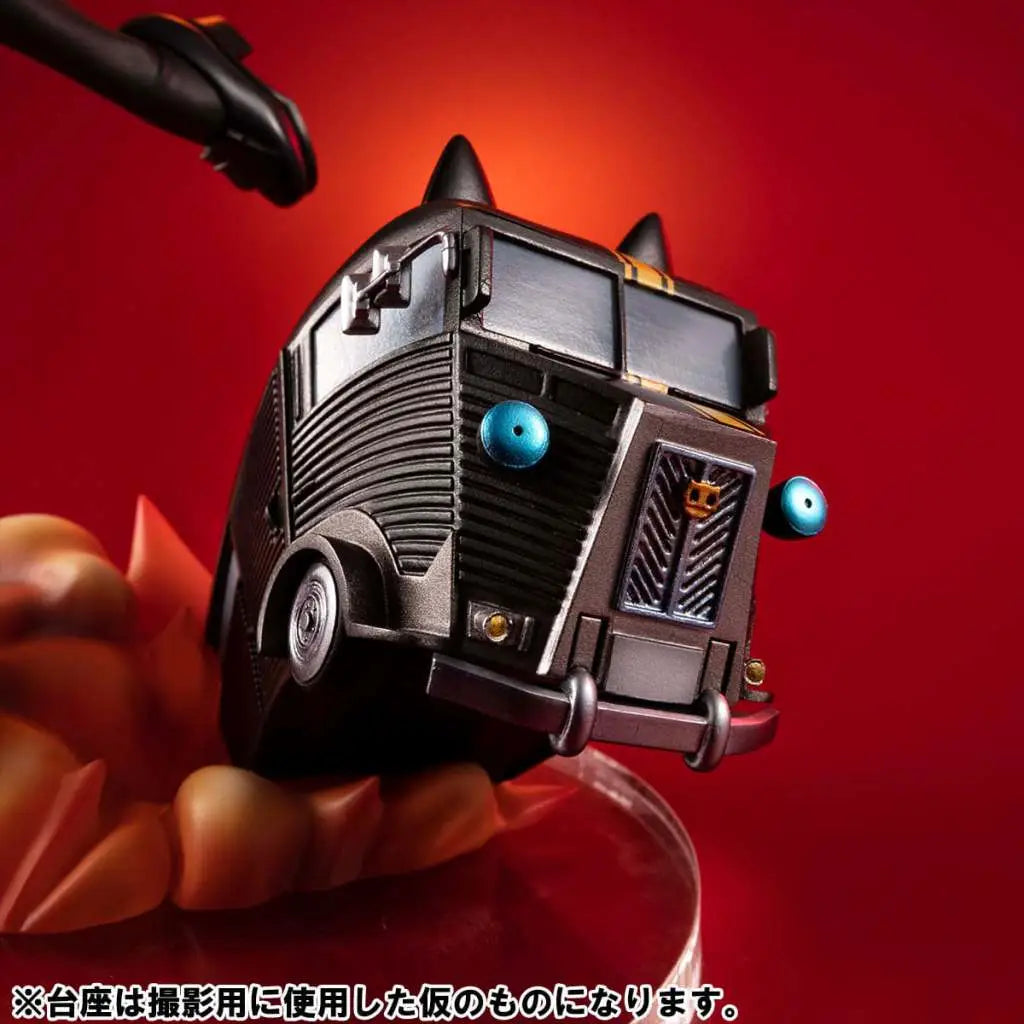 PERSONA 5 HARU AND MORGANA CAR STATUE MEGAHOUSE