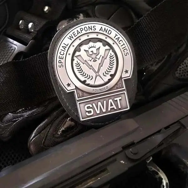 THE DARK KNIGHT GOTHAM CITY SWAT BADGE FANATTIK
