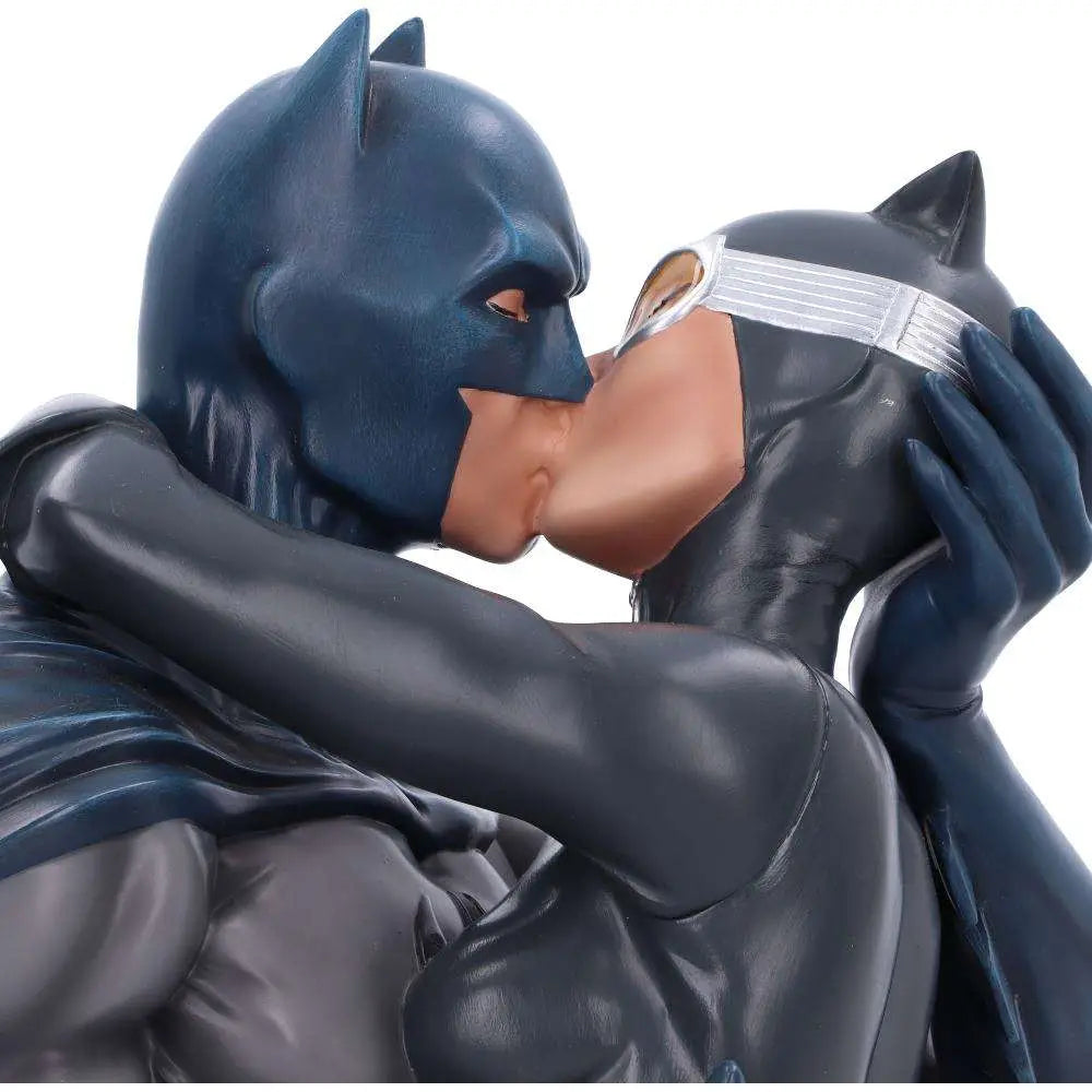 BATMAN & CATWOMAN DC COLLECTIBLE BUST NEMESIS NOW