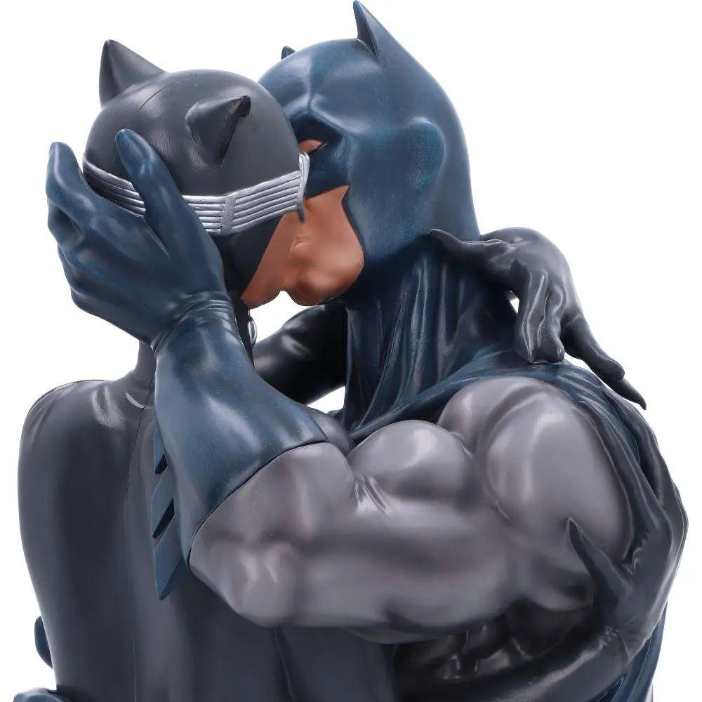 BATMAN & CATWOMAN DC COLLECTIBLE BUST NEMESIS NOW