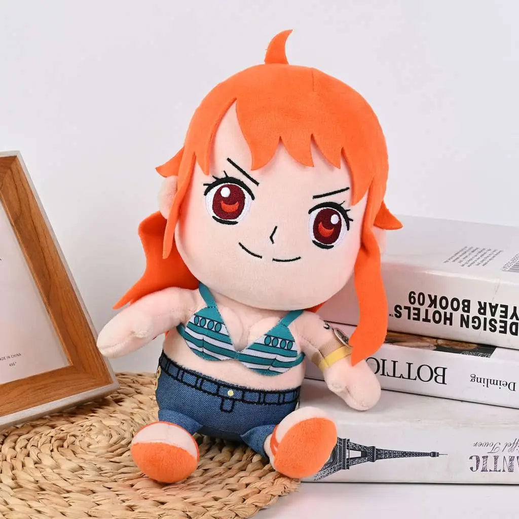 ONE PIECE NAMI PELUCHE 25CM SAKAMI MERCHANDISE