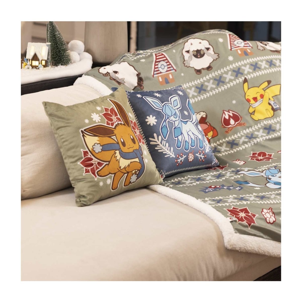 Eevee Pokémon Holiday Green Throw Pillow Case