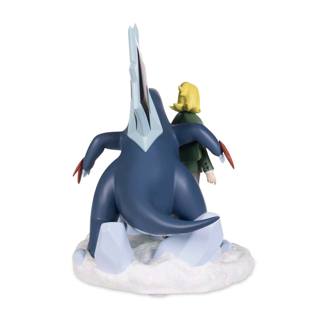 Hassel & Baxcalibur Pokémon Trainers Figure