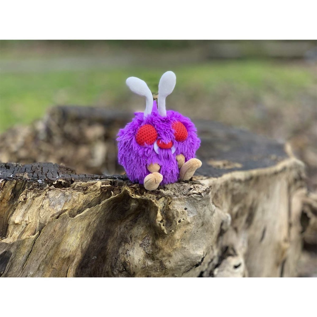 Venonat Sitting Cuties Plush - 5 In.