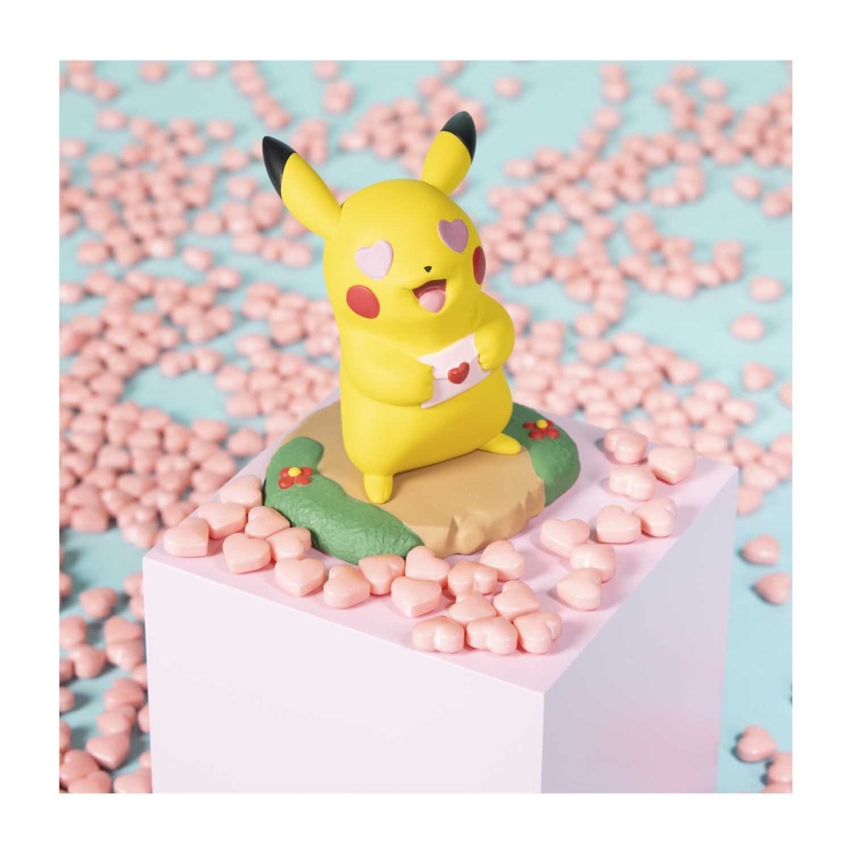 Pikachu Moods: Love Figure