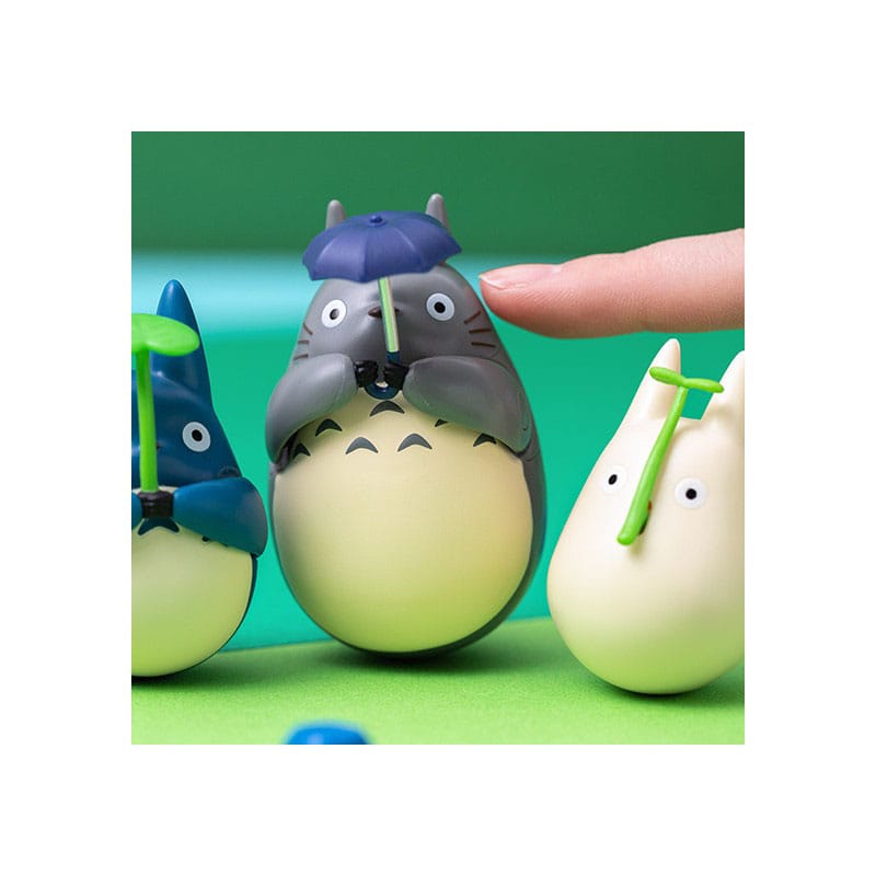My Neighbor Totoro Round Bottomed Figurine Mid Totoro with leaf Semic