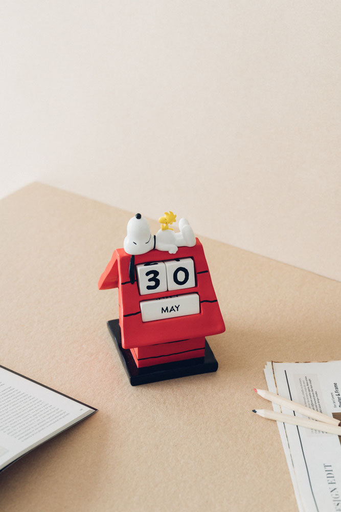 Peanuts 3D perpetual Calendar Snoopy Doghouse Grupo Erik