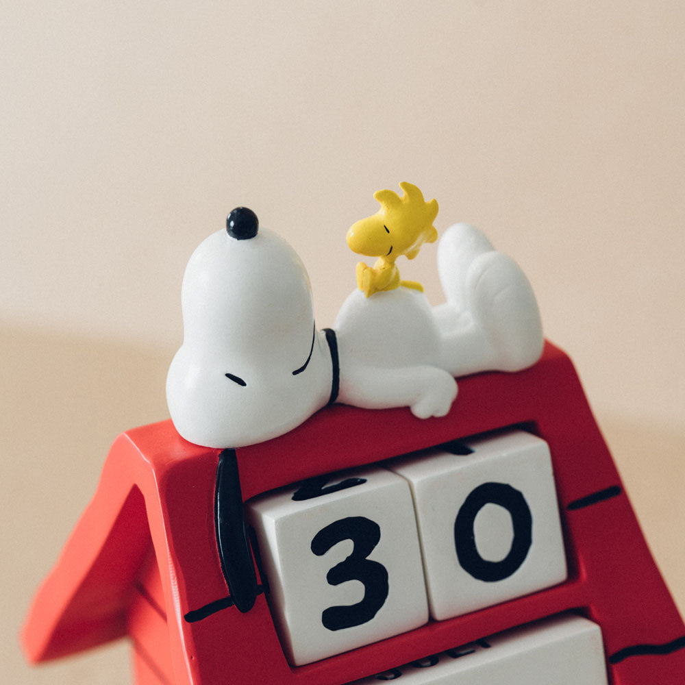 Peanuts 3D perpetual Calendar Snoopy Doghouse Grupo Erik