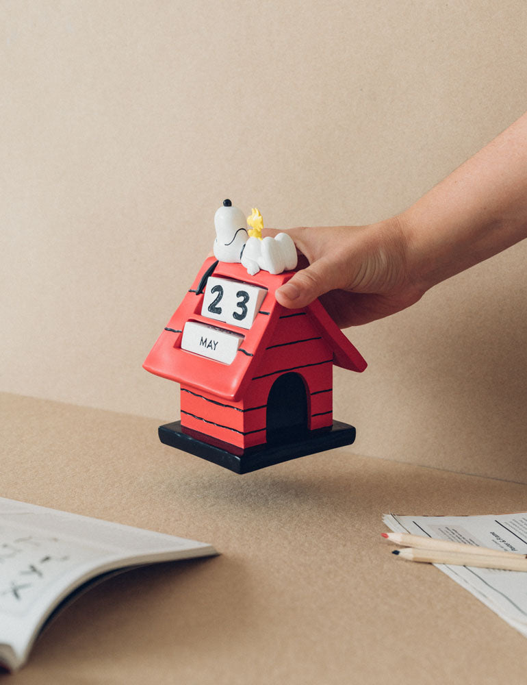Peanuts 3D perpetual Calendar Snoopy Doghouse Grupo Erik