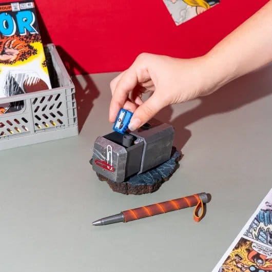 Marvel Thor Pen and Stand Hammer Grupo Erik