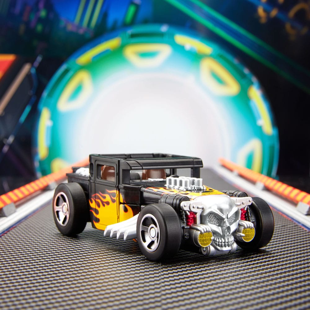 Hot Wheels x Transformers Action Figure Bone Shaker Hasbro