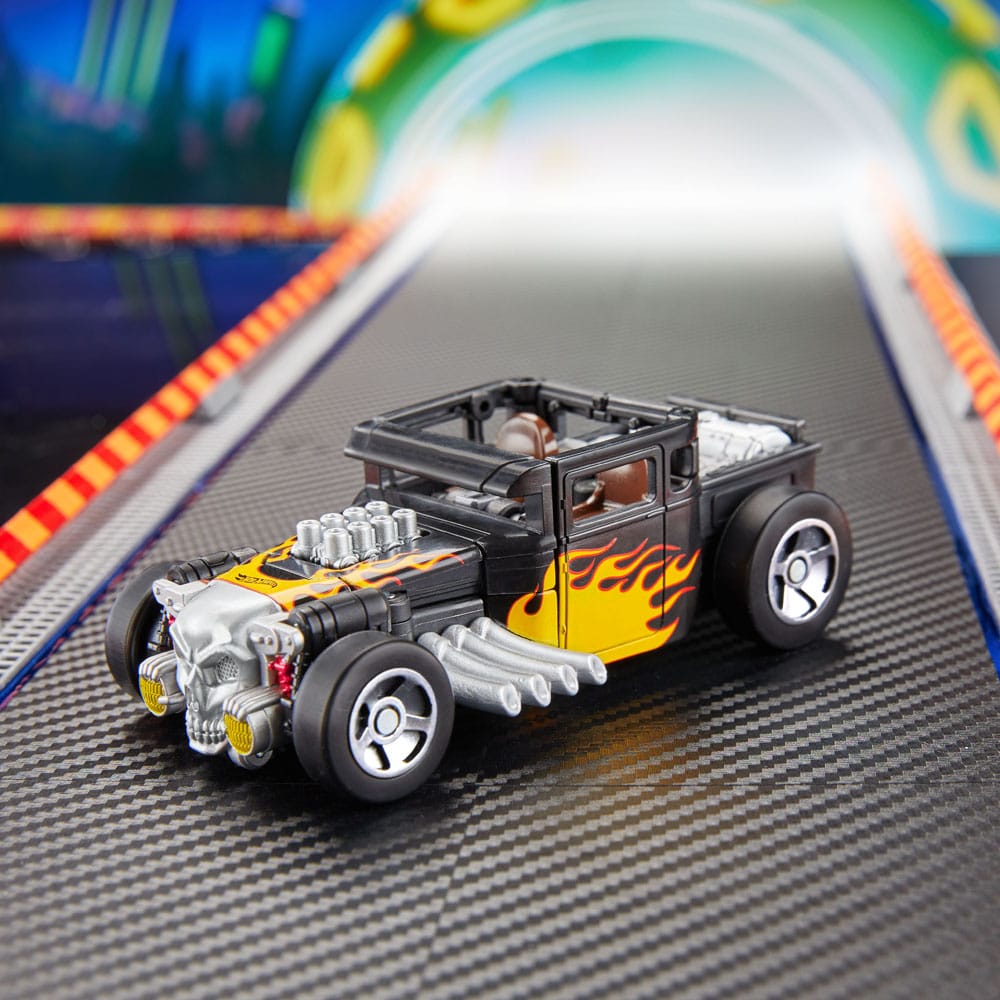 Hot Wheels x Transformers Action Figure Bone Shaker Hasbro