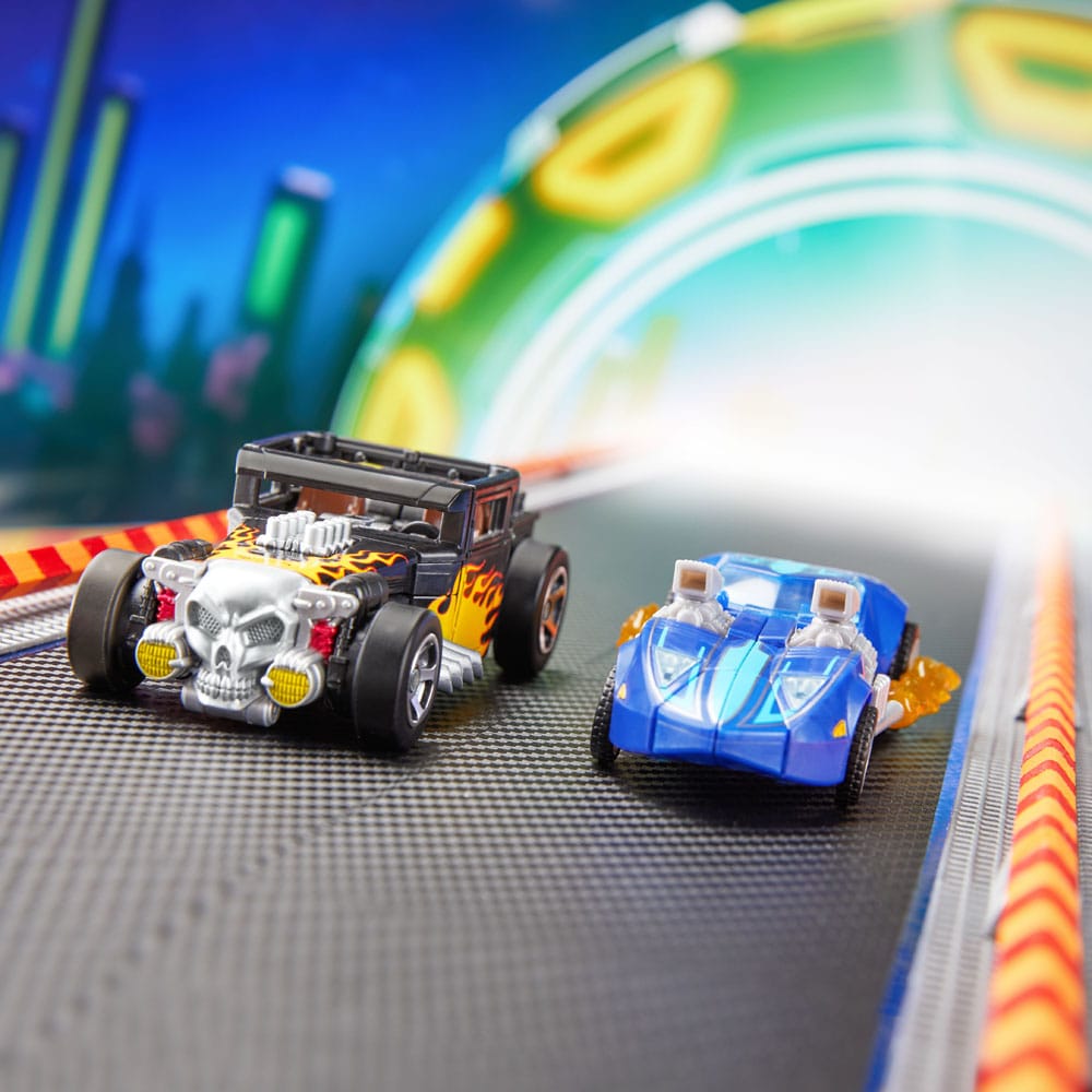 Hot Wheels x Transformers Action Figure Bone Shaker Hasbro
