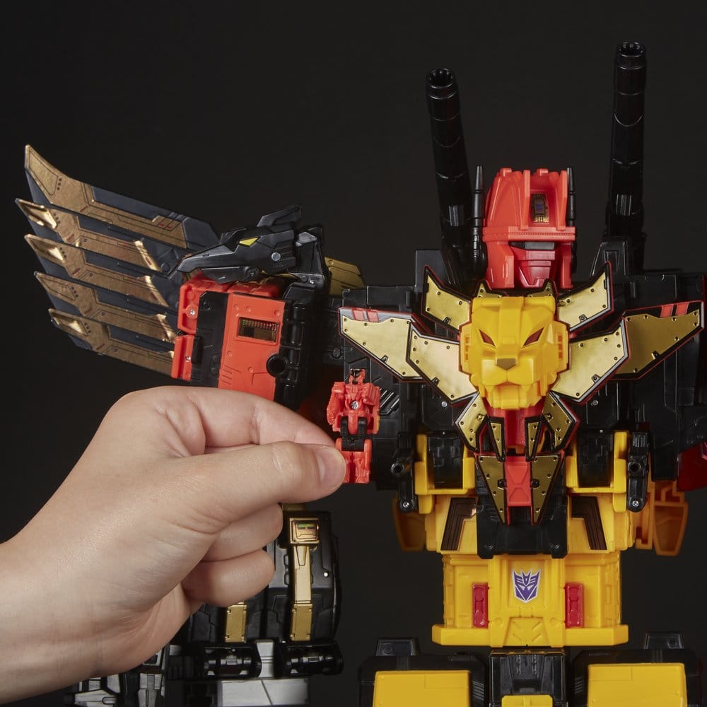 Transformers Power of the Primes Combiner Action Figure Predaking Hasbro