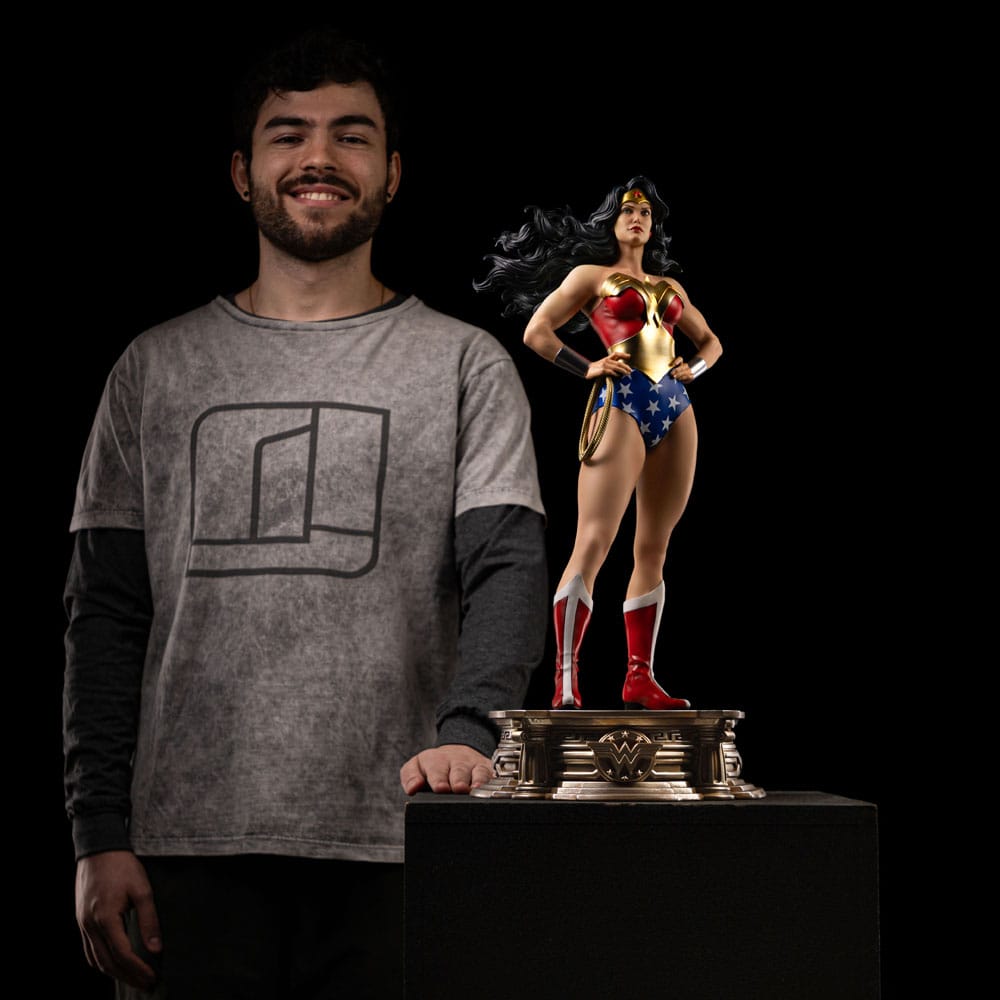 DC Comics Legacy Replica Statue Wonder Woman Iron Studios