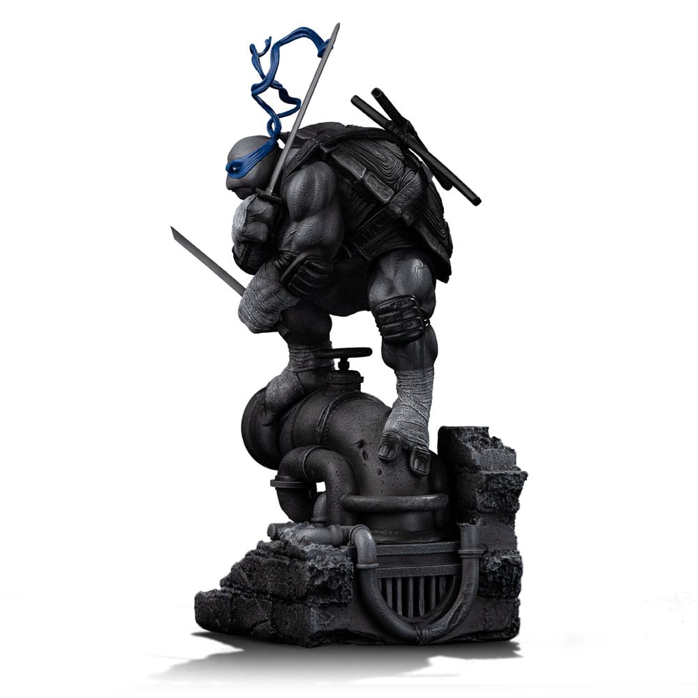 Teenage Mutant Ninja Turtles Art Scale Statue Leonardo Black and White Variant heo exclusive Iron Studios