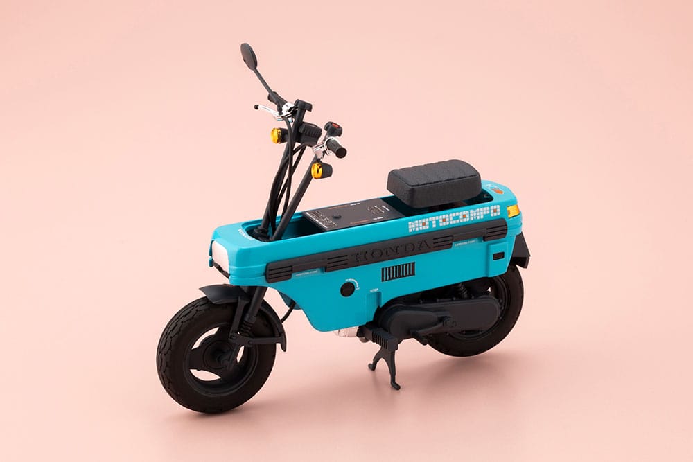 Megami Device Buster Doll Series Plastic Model Kit 1/1 Knight Alice with Honda AB12 Motocompo Kotobukiya