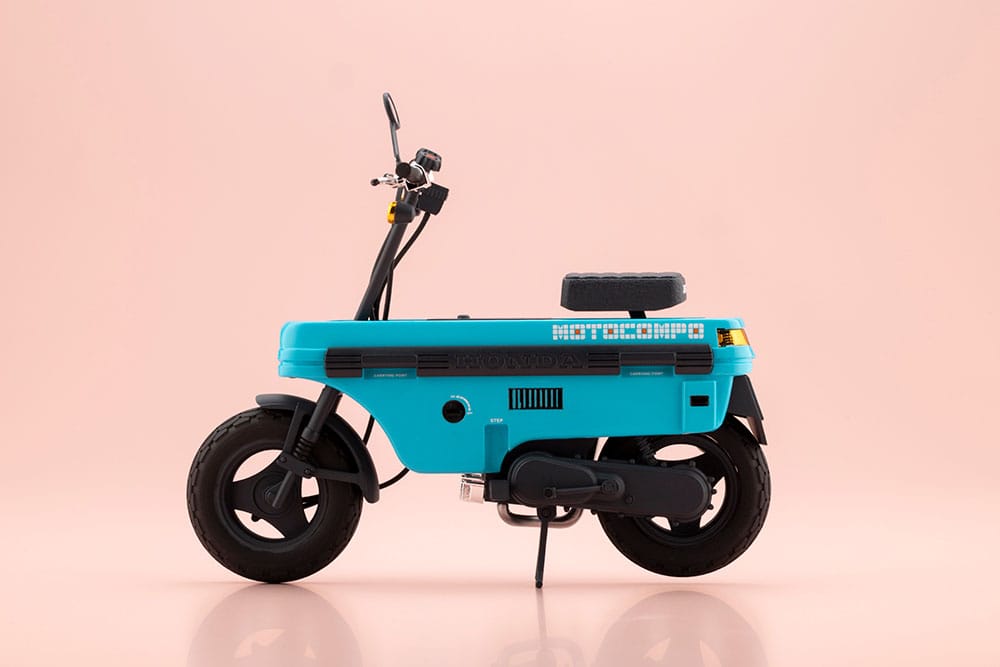 Megami Device Buster Doll Series Plastic Model Kit 1/1 Knight Alice with Honda AB12 Motocompo Kotobukiya