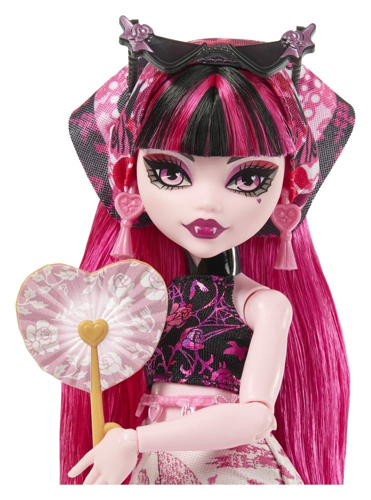 Monster High Skulltimate Secrets Doll Destination Gore geous Oasis Draculaura Mattel
