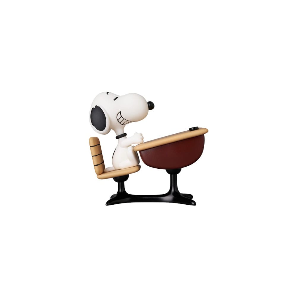 Peanuts UDF Series 18 Mini Figure Snoopy with desk Medicom