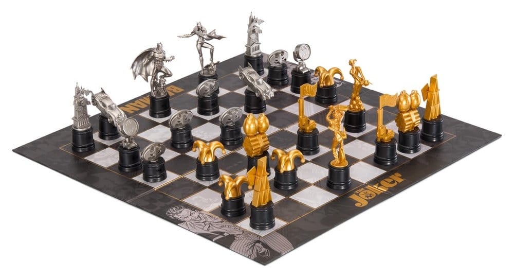 DC Comics Chess Set Batman vs. The Joker Noble Collection