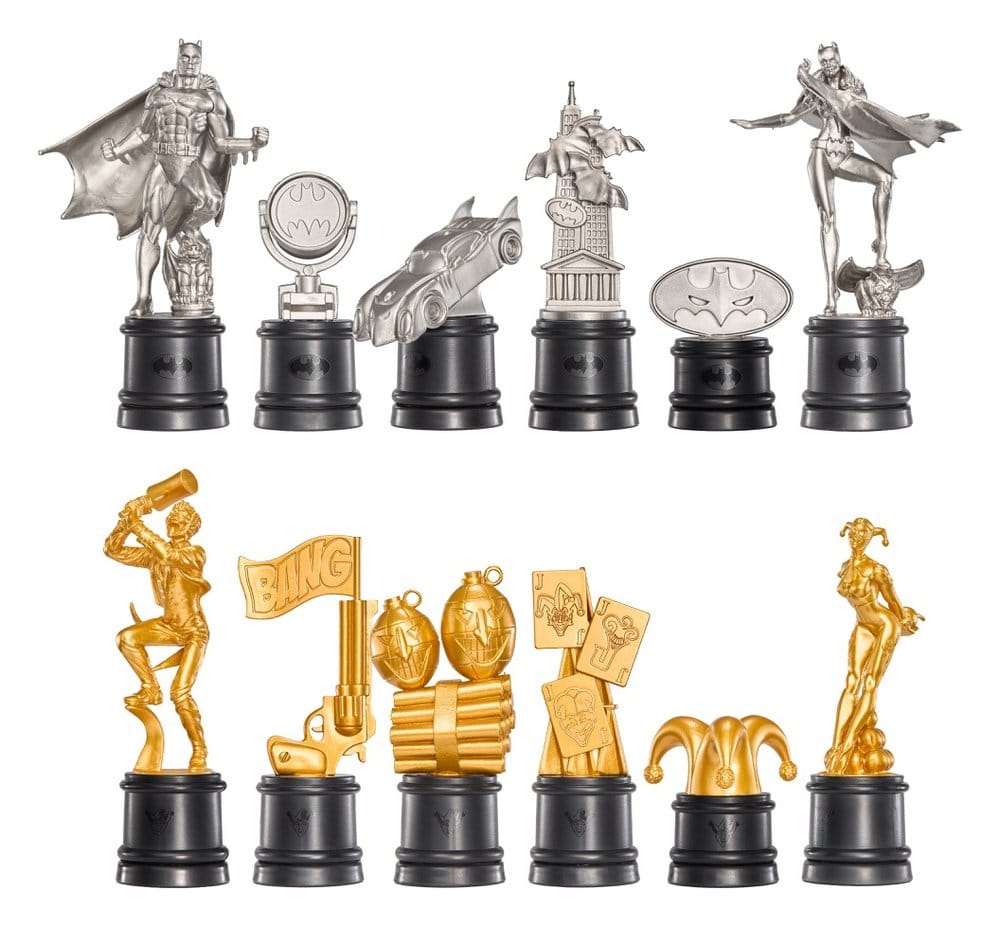DC Comics Chess Set Batman vs. The Joker Noble Collection