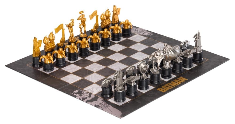 DC Comics Chess Set Batman vs. The Joker Noble Collection