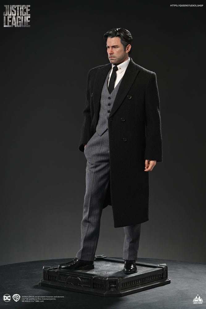 Justice League Statue Bruce Wayne Ben Affleck Queen Studios