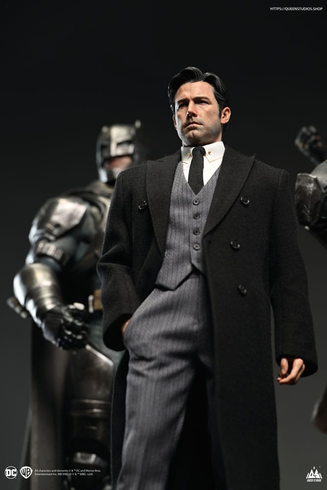 Justice League Statue Bruce Wayne Ben Affleck Queen Studios
